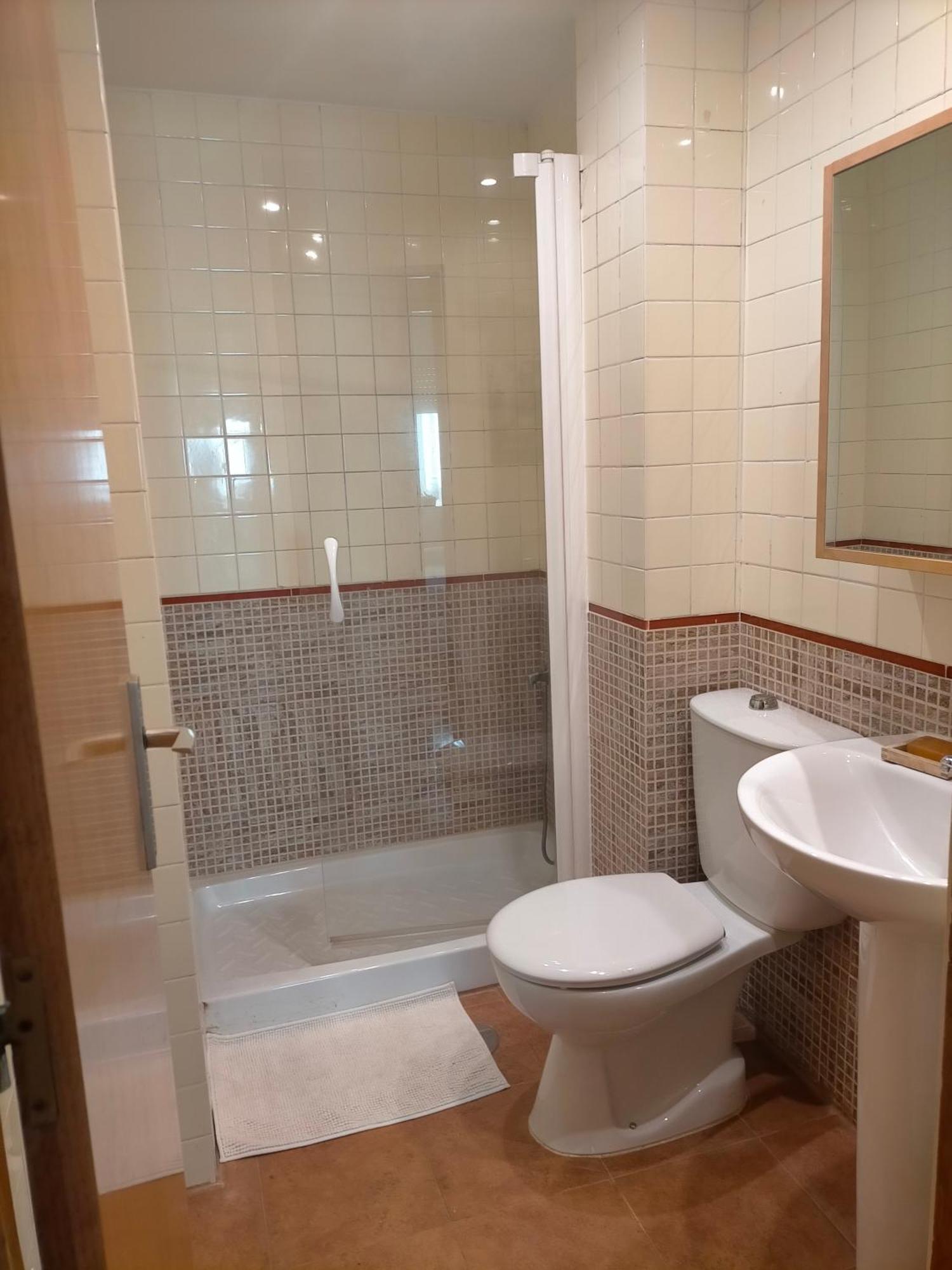 Gasthof Female Only Pinar De Chamartin Madrid